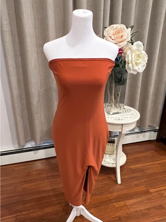 Dresses & Skirts - Strapless Rust Midi Dress